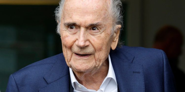 Ο Μπλάτερ καταγγέλλει το σχέδιο της FIFA για το Μουντιάλ