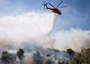 Σύγκρουση πυροσβεστικών ελικοπτέρων πάνω από την Ψάθα